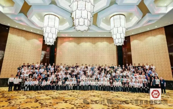Чуань Дун кабель двойное счастье: Китай электроаппаратуры промышленности Ассоциации провода и кабеля филиала десятого заместителя председателя подразделения, кабельной промышленности наиболее конкурентоспособной сотни предприятий-1